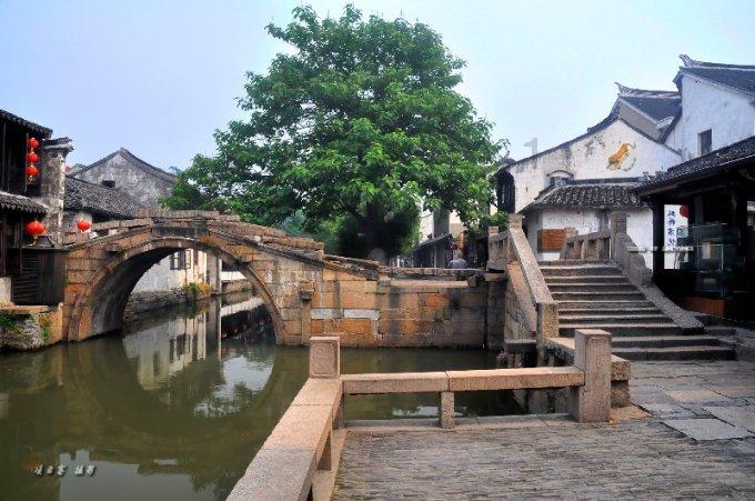 学校塑胶跑道多少钱一平方